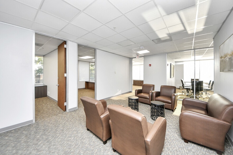 More Photos Of 8554 Katy Fwy, Houston Unknown For Lease