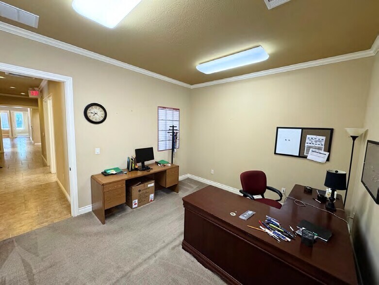 More Photos Of 16510 Avenplace Rd, Tomball Office For Lease