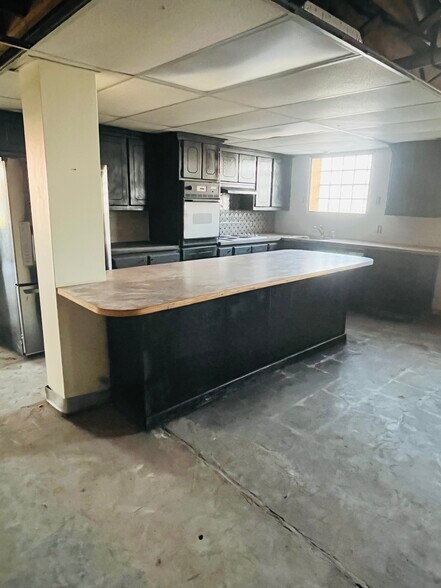 More Photos Of 104 W Walnut Ave, Seminole Religious Facility For Sale