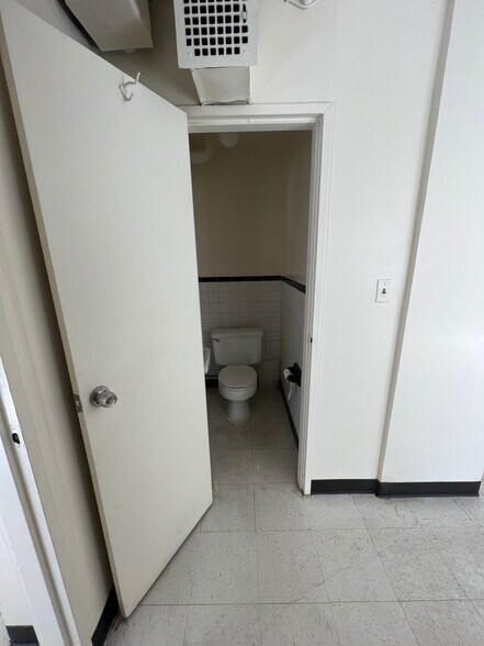 More Photos Of 5910 Queens Blvd, Woodside Apartments For Lease