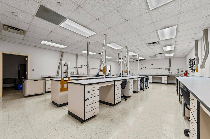 More Photos Of 2107 Black Creek Rd SE, Wilson Warehouse For Lease