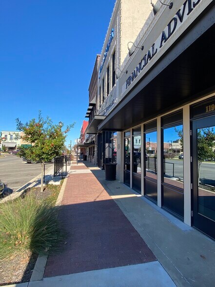 More Photos Of 117 San Augustine St, Center Office Residential For Sale