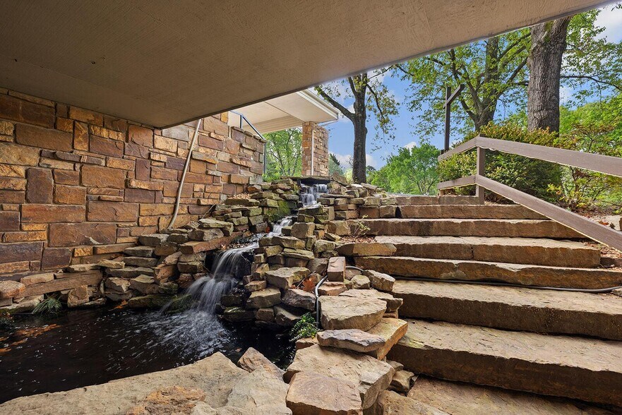 More Photos Of 381 W Guin Rd, Nixa Lodge Meeting Hall For Sale