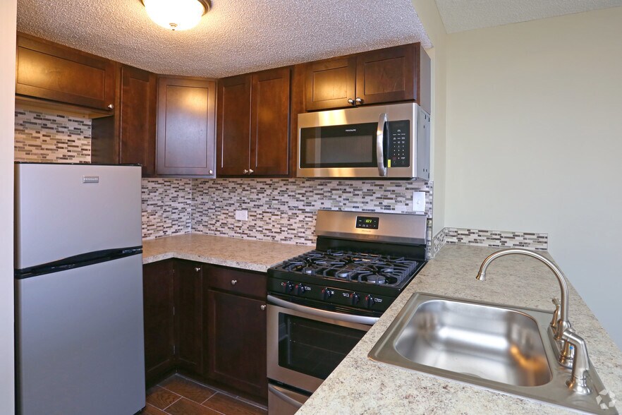 More Photos Of 7 S Stolp Ave, Aurora Apartments For Lease