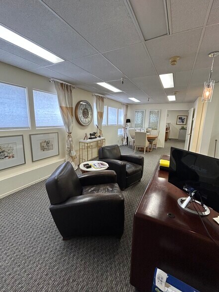 More Photos Of 335 Spreckels Dr, Aptos Office For Lease