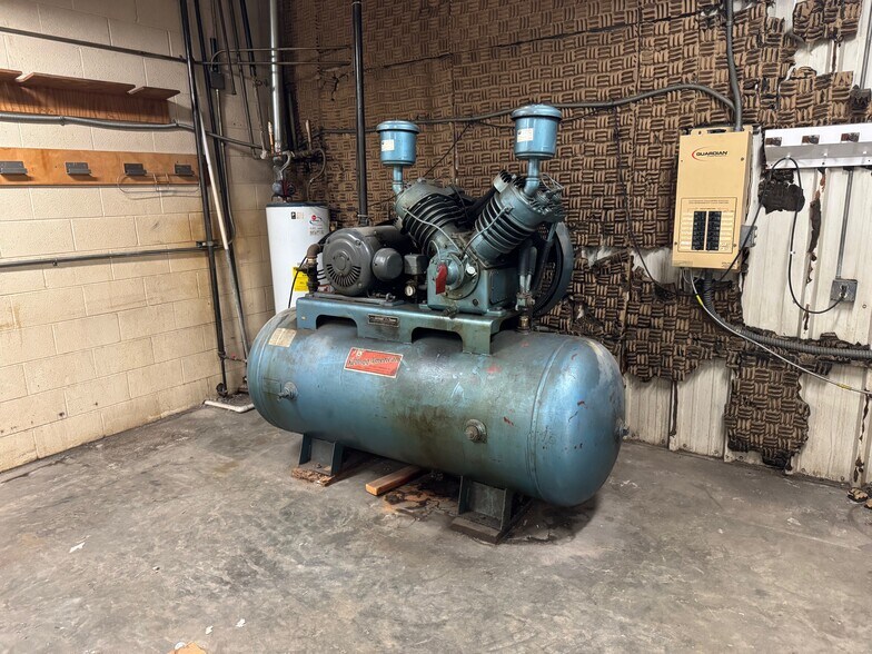 More Photos Of 7700 E 38th St, Tulsa Manufacturing For Lease