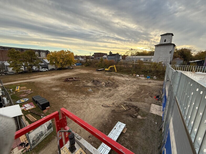 More Photos Of 174 S Harrison St, Oswego Storefront Retail Office For Lease