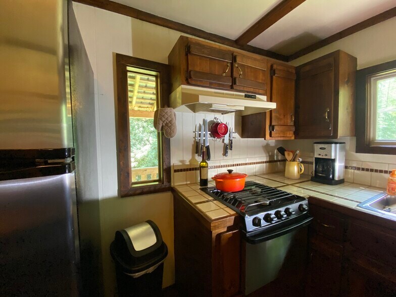 More Photos Of 15303 Midland Trl, Ansted Freestanding For Sale