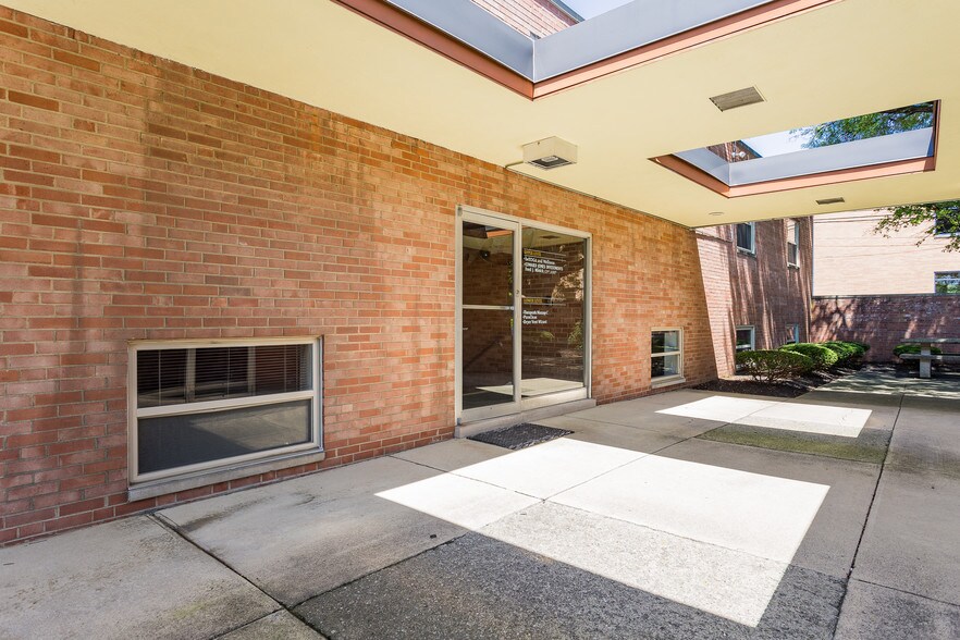 More Photos Of 1840 Zollinger Rd, Upper Arlington Loft Creative Space For Lease