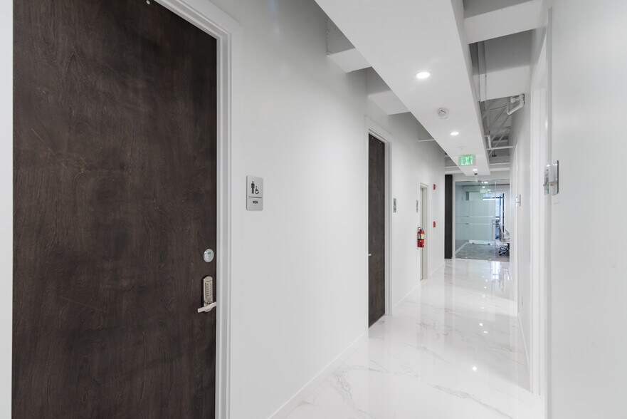 More Photos Of 955 S Federal Hwy, Fort Lauderdale Loft Creative Space For Sale