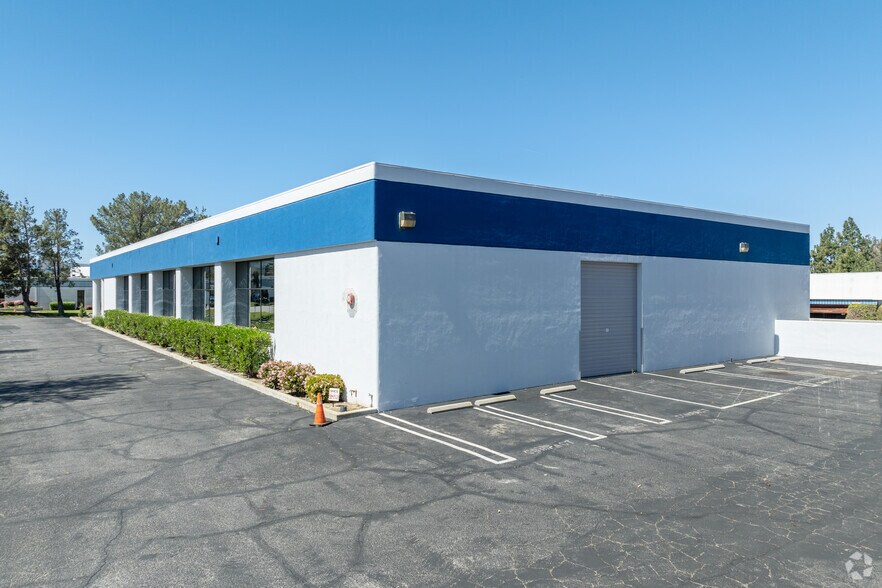 More Photos Of 27704 Avenue Scott, Valencia Distribution For Lease