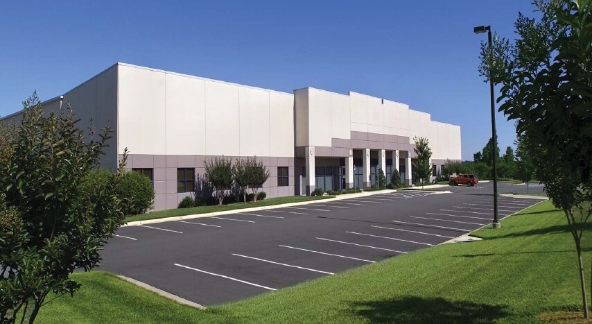 More Photos Of 1327 Northbrook Pky, Suwanee Warehouse For Lease