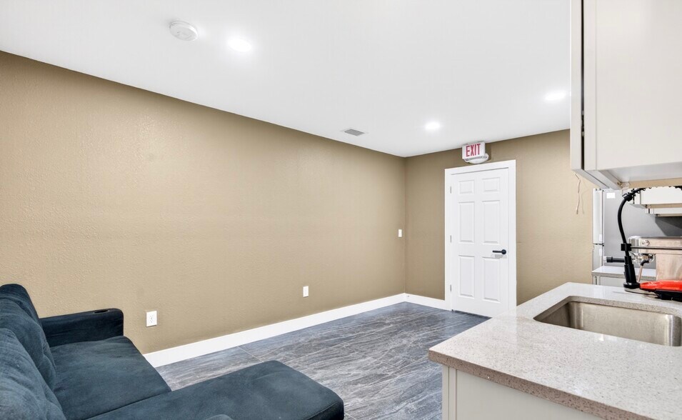 More Photos Of 236 Pondella Rd, North Fort Myers Auto Repair For Sale