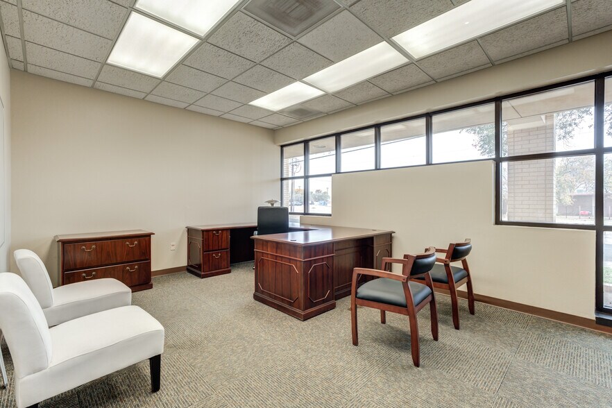 More Photos Of 3802-3806 Interstate 27, Lubbock Office For Sale