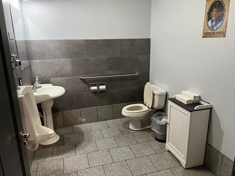 More Photos Of 503-505 S Main St, Calvert Restaurant For Sale