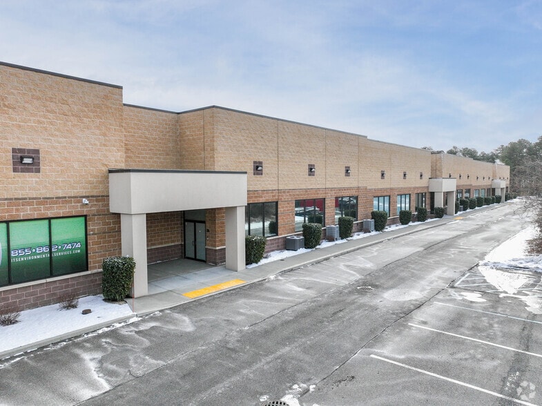 More Photos Of 78 Horseblock Rd, Yaphank Warehouse For Lease