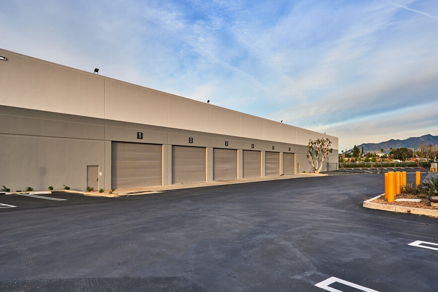 More Photos Of 1175 Aviation Pl, San Fernando Manufacturing For Lease