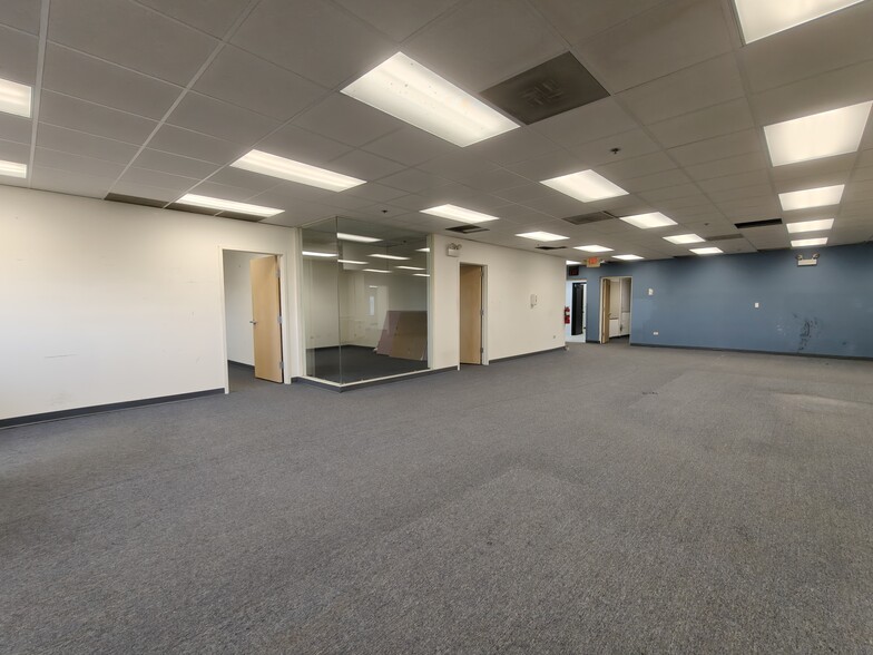 More Photos Of 4610 Prime Pky, Mchenry Service For Lease