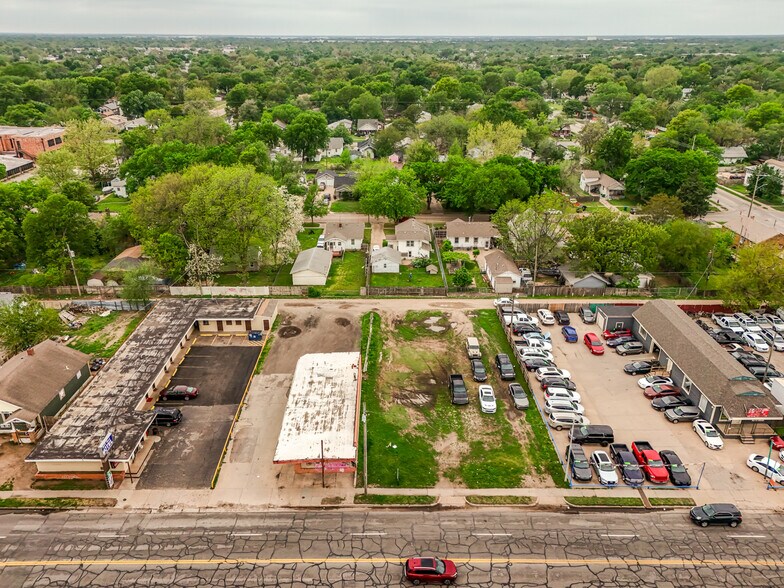 Primary Photo Of 2033 S Broadway St, Wichita Bar For Sale