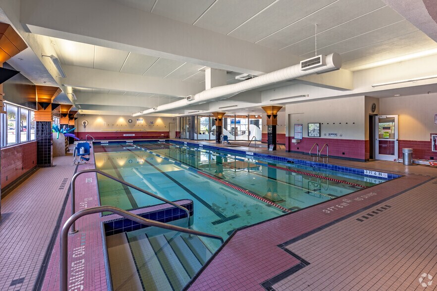 More Photos Of 2100 Plaza Pky, Bedford Health Club For Sale