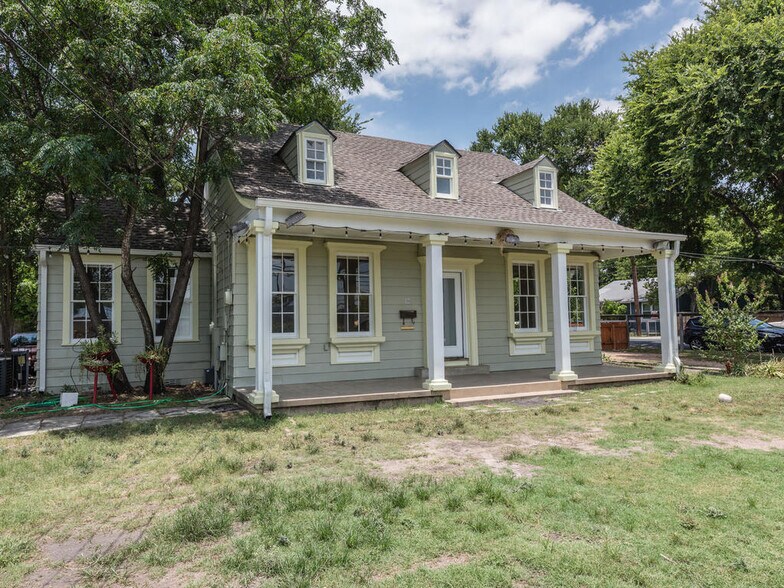 More Photos Of 2610 Manor Rd, Austin Freestanding For Lease