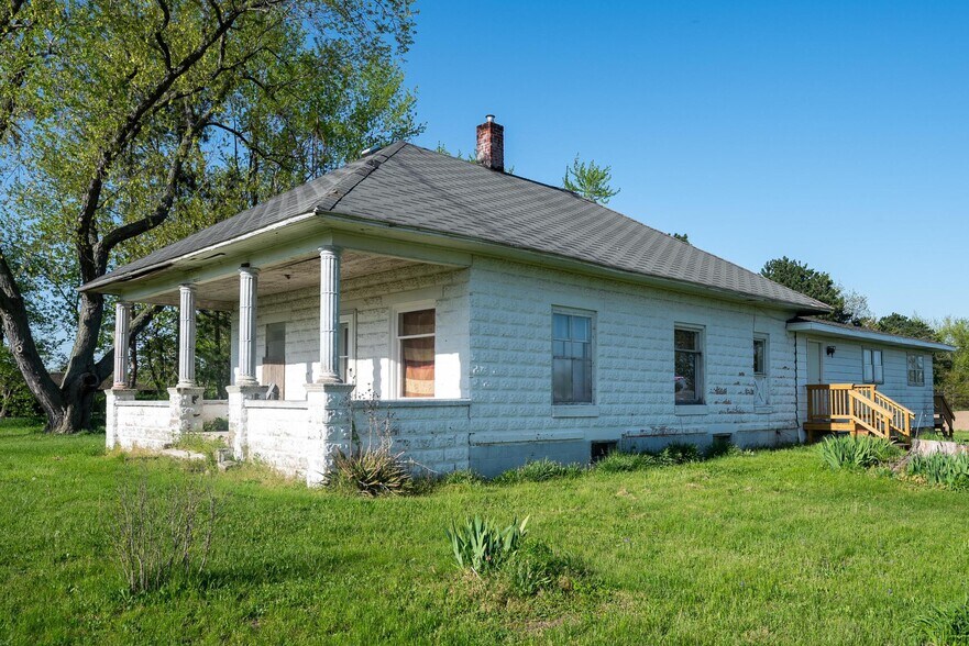 More Photos Of 8627 Cleveland Ave, Baroda Specialty For Sale