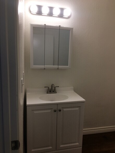 More Photos Of 4045 W Quail Ave, Las Vegas Warehouse For Lease