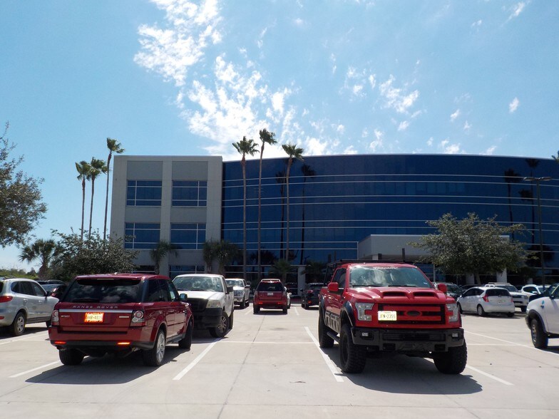 More Photos Of 5700 N Exp 77/83, Brownsville Medical For Lease