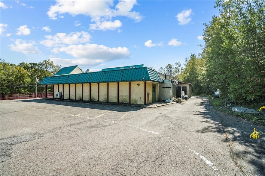 More Photos Of 635 Route 739, Lords Valley Freestanding For Sale
