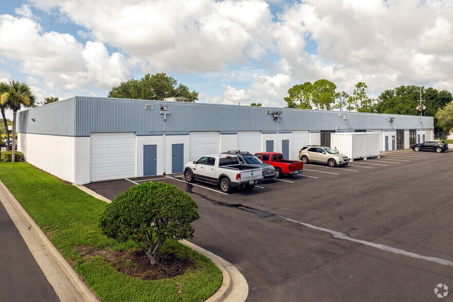 More Photos Of 1255 La Quinta Dr, Orlando Warehouse For Lease