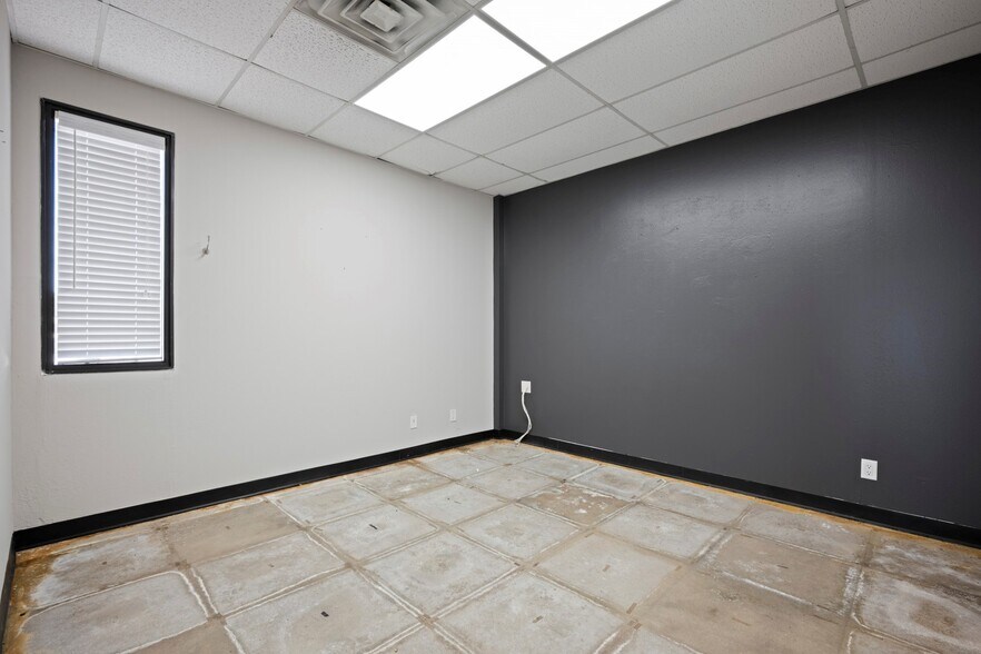 More Photos Of 650 E Highway 67, Duncanville Light Distribution For Sale