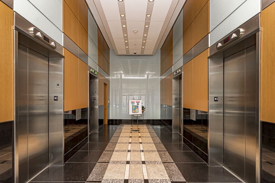 More Photos Of 400 Convention St, Baton Rouge Office For Lease