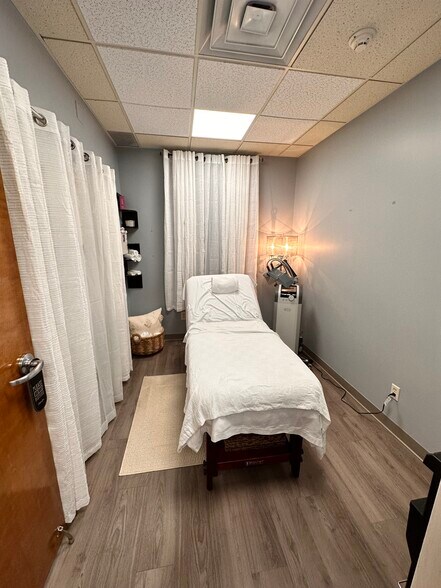 More Photos Of 1810 Erie Blvd E, Syracuse Office For Sale