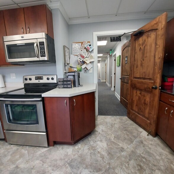 More Photos Of 6112-6122 E 61st St, Tulsa Medical For Sale
