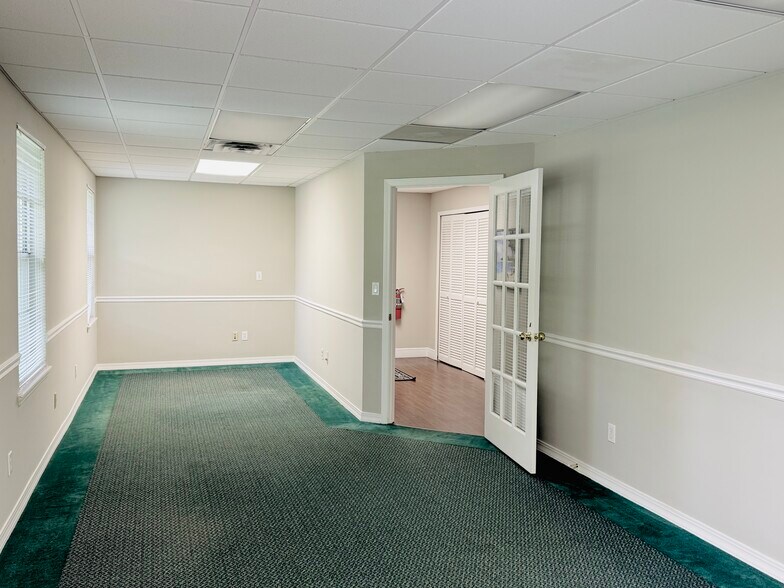 More Photos Of 3830 Williamsburg Park Blvd, Jacksonville Medical For Sale