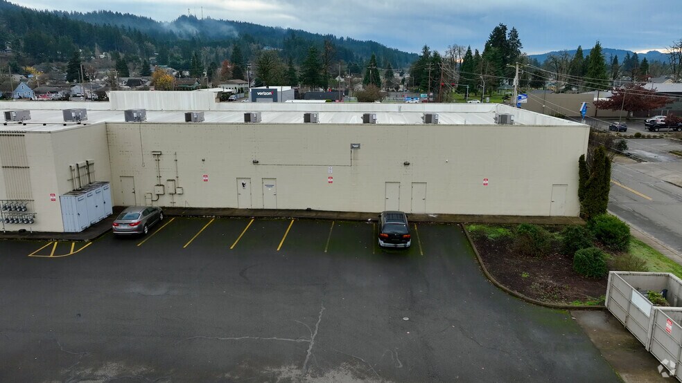 More Photos Of 1498 E Main St, Cottage Grove Storefront For Sale