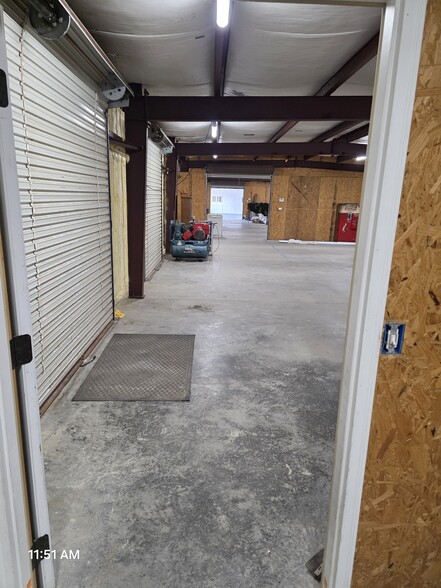 More Photos Of 9966 Samuel Rd, Carterville Self Storage For Sale