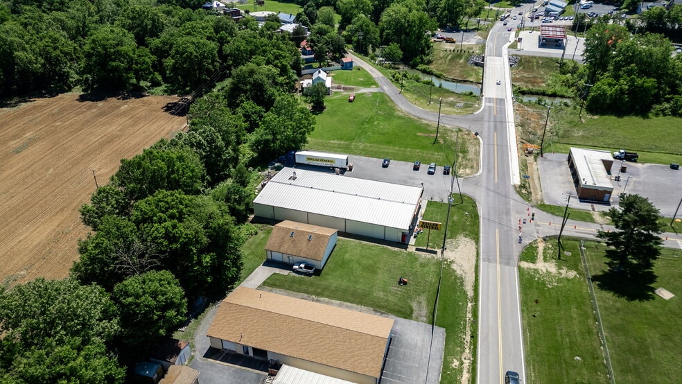 More Photos Of 173 W Lee St, Broadway Freestanding For Sale