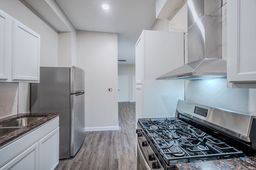 More Photos Of 2305 E Michigan St, Indianapolis Flex For Sale