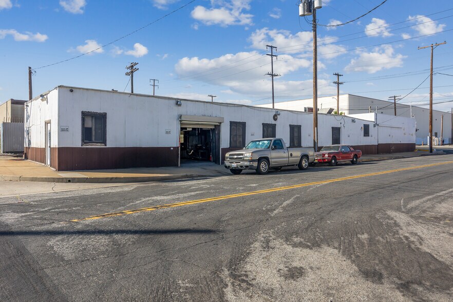 More Photos Of 2455 E 52nd St, Los Angeles Warehouse For Sale