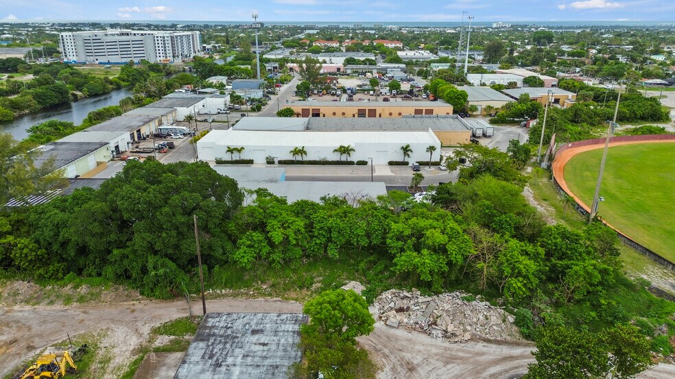 More Photos Of 2605 Kelly Ln, Lake Worth Light Distribution For Lease