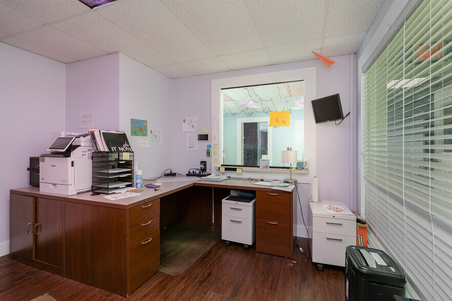 More Photos Of 500 W Daniels St, Ozark Office For Sale