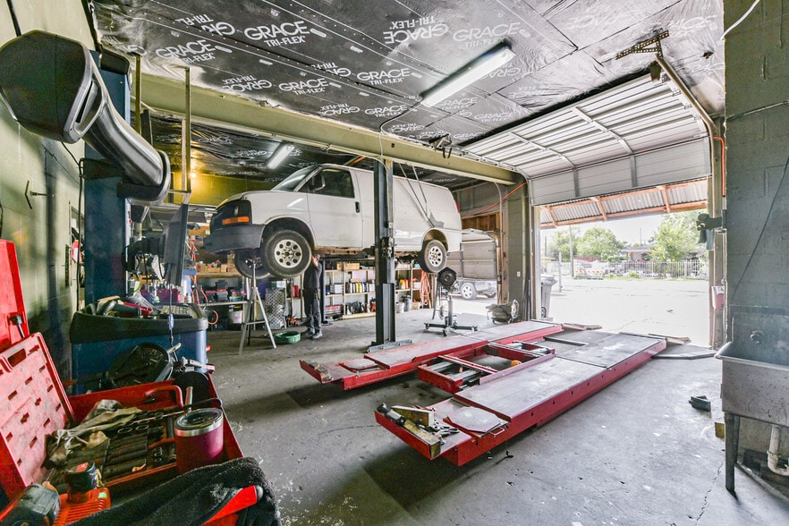 More Photos Of 2623 Berry Rd, Houston General Retail For Sale