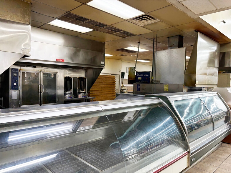 More Photos Of 37821 Mound Rd, Sterling Heights Freestanding For Sale