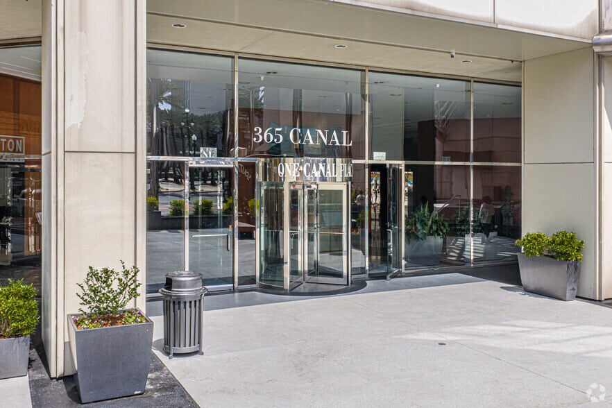 More Photos Of 365 Canal St, New Orleans Office For Lease
