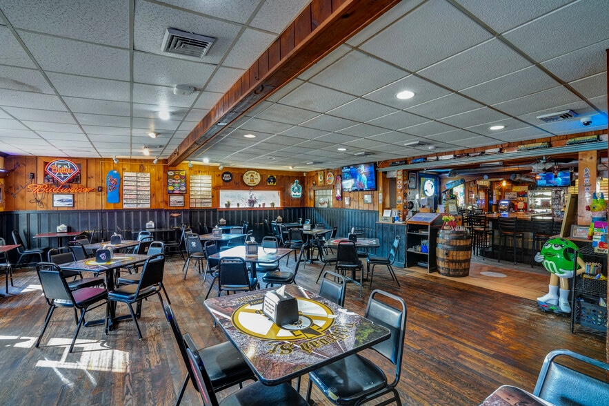 More Photos Of 36 Railroad St, Linfield Restaurant For Sale