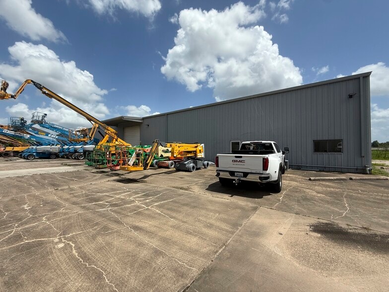 More Photos Of 22535 N Highway 288B, Angleton Warehouse For Lease