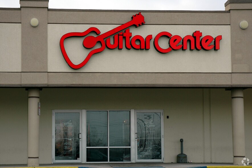 More Photos Of 3150 E Erie Blvd, De Witt Storefront For Lease