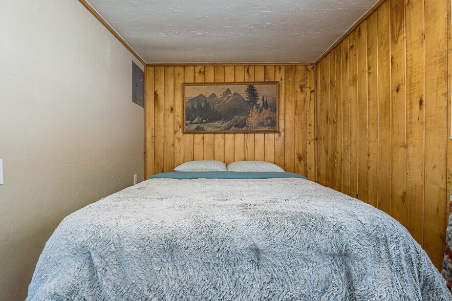 More Photos Of 21221 Baron Lake Dr, Cedaredge Hotel For Sale