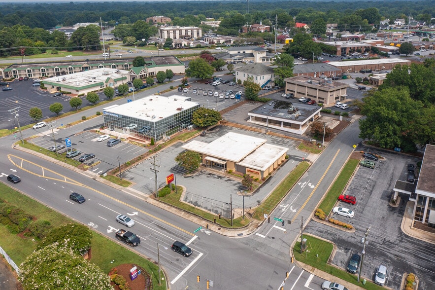 More Photos Of 2000 S Hawthorne Rd, Winston-Salem Bank For Lease